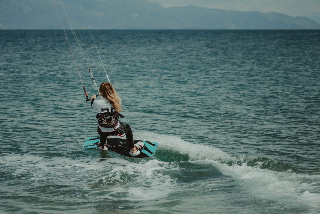 Comment démarrer en kitesurf ?